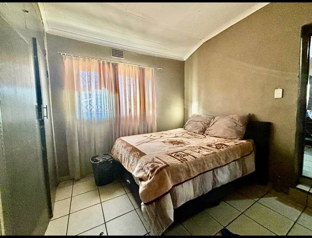 6 BEDROOM HOUSE FOR SALE IN VANDERBIJLPARK CW 5